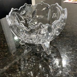 Round timeless round glass bowl